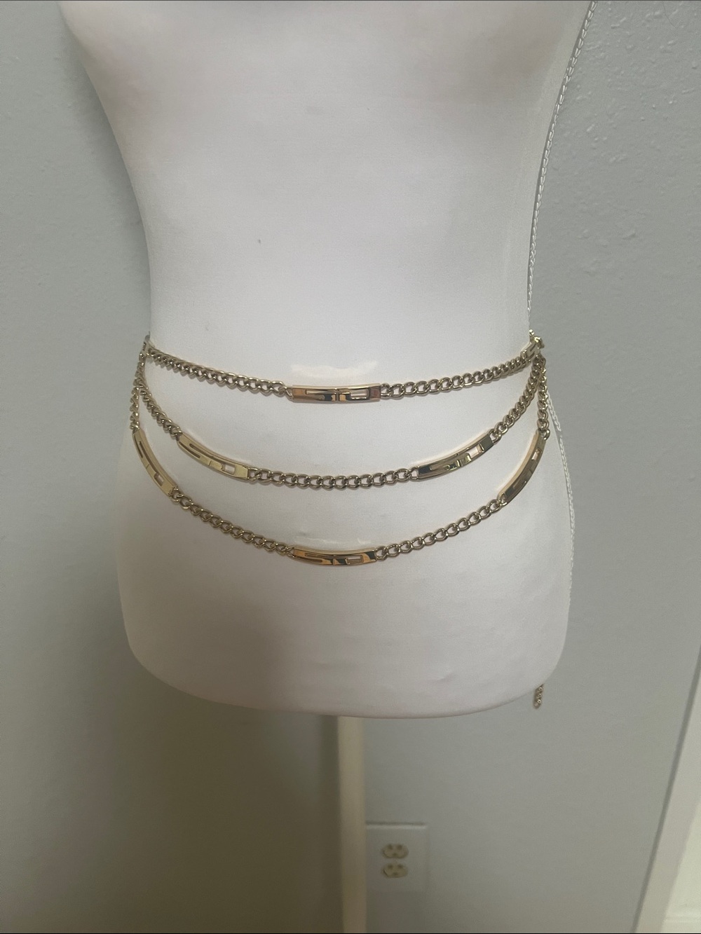 St. John 3-Strand Logo Panel Belt | Elegant Designer Waist Belt - Picture 4 of 4